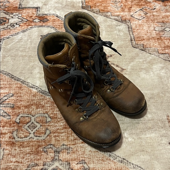 Brown Kodiak Surrey II Leather Boots - Picture 1 of 9
